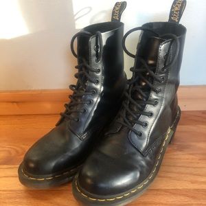 Dr Marten’s CLEMENCY SMOOTH LEATHER HEELED BOOTS 8